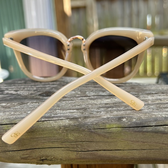 Sunnies - Picture 4 of 4